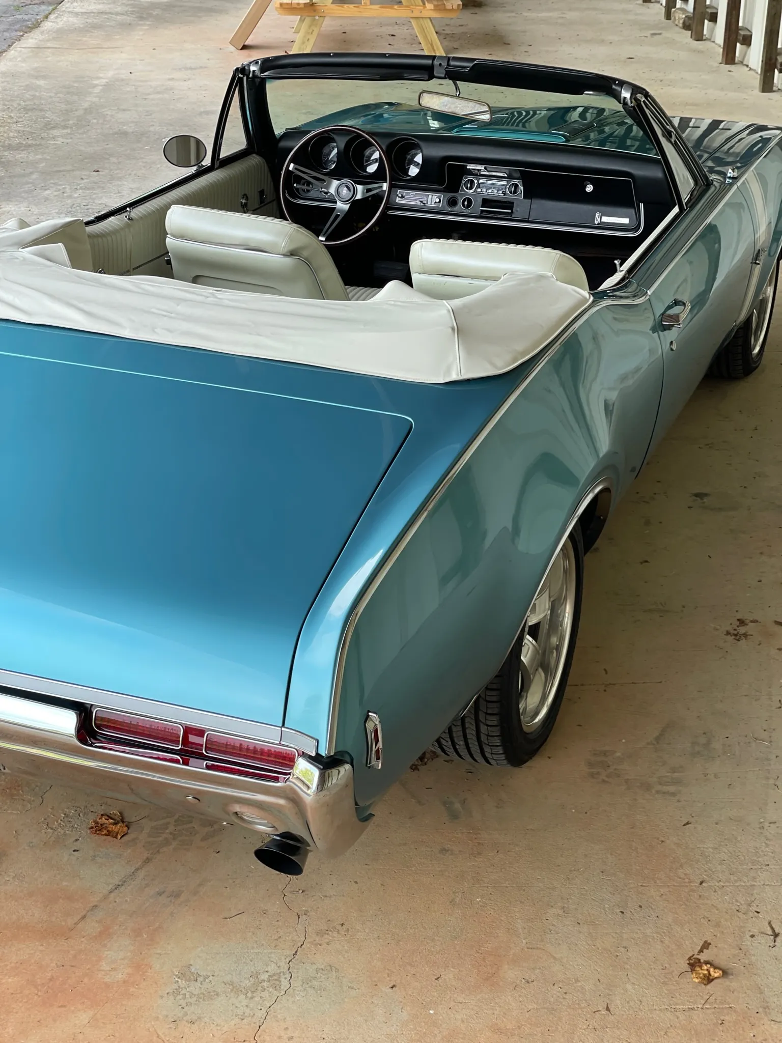 1968 Oldsmobile Cutlass - View 3